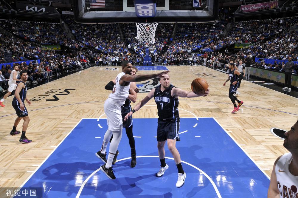 论员赵震近 论员赵震近